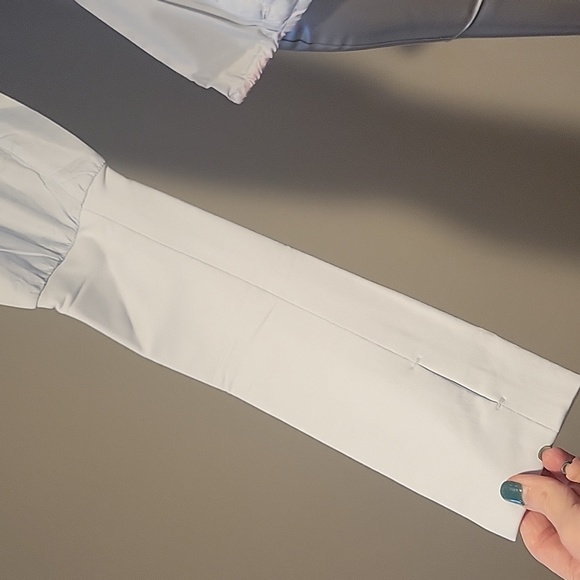 NWT. Puma Women's Lightweigt jacket. - Picture 11 of 15